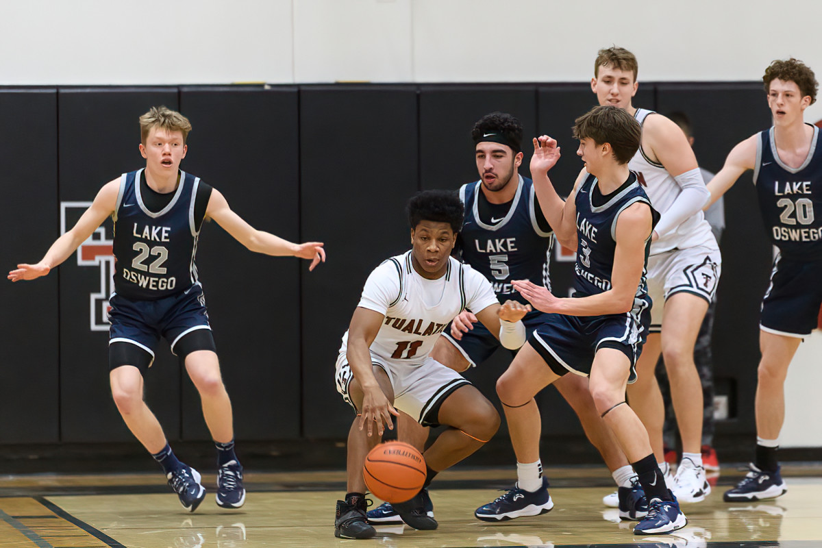 Tualatin Lake Oswego boys basketball Ken Waz 17